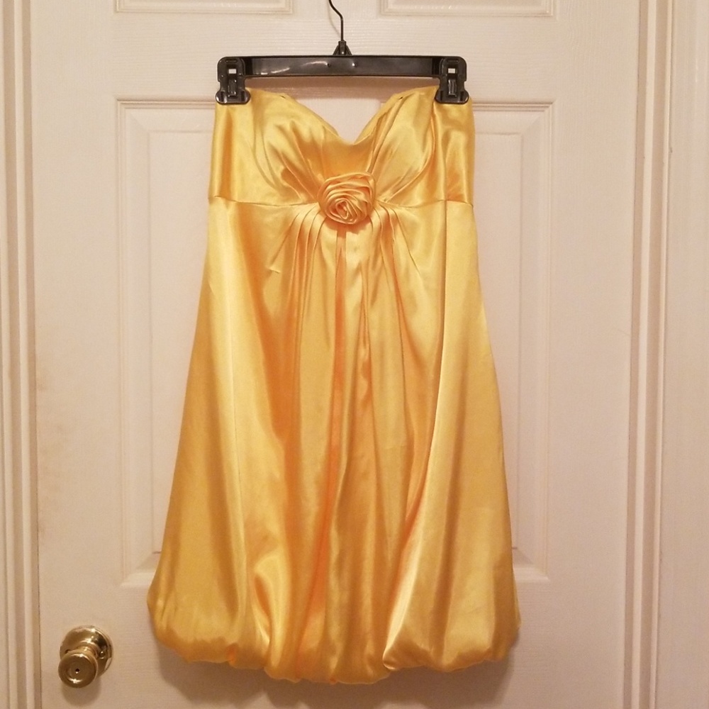 Stunning strapless bubble dress